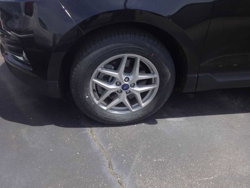 Used 2022 Ford Edge SEL image 3