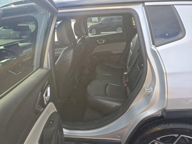 Used 2025 Jeep Compass Limited AWD/4WD image 9