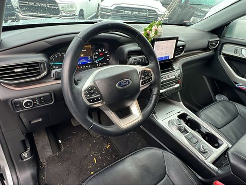 Used 2023 Ford Explorer Limited w/ Equipment Group 301A image 25
