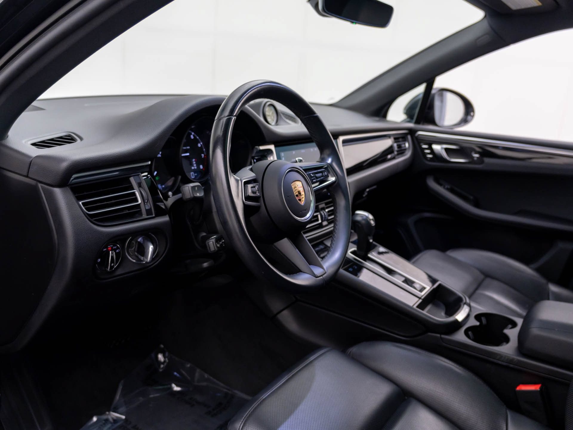Used 2024 Porsche Macan AWD/4WD image 17