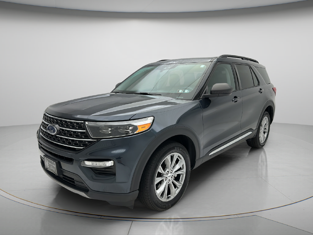 Used 2023 Ford Explorer XLT w/ Equipment Group 202A AWD/4WD image 3
