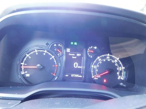Used 2021 Toyota 4Runner SR5 AWD/4WD image 11