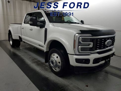 Used 2025 Ford F450 Platinum w/ FX4 Off-Road Package image 4