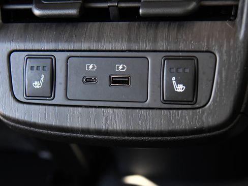 Used 2024 Nissan Ariya AWD image 44