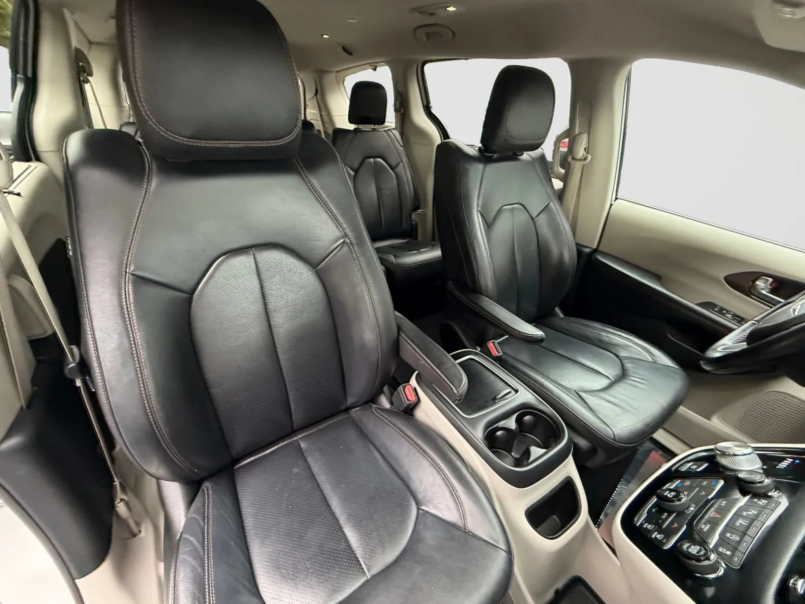 Used 2019 Chrysler Pacifica Touring-L Plus w/ Advanced Safetytec Group FWD image 23