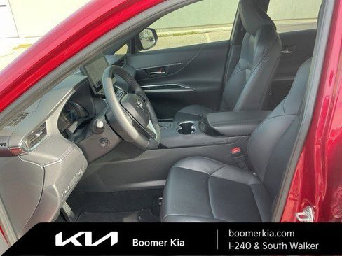 Used 2023 Toyota Venza XLE image 17