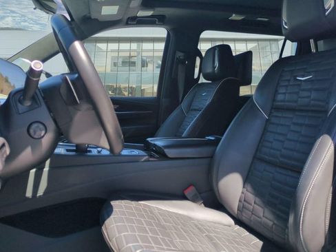 Certified 2022 Cadillac Escalade ESV Sport Platinum w/ Heavy-Duty Trailer Package AWD/4WD image 15