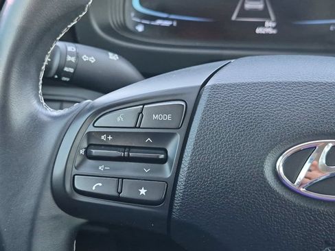 Used 2023 Hyundai Venue Limited FWD image 25