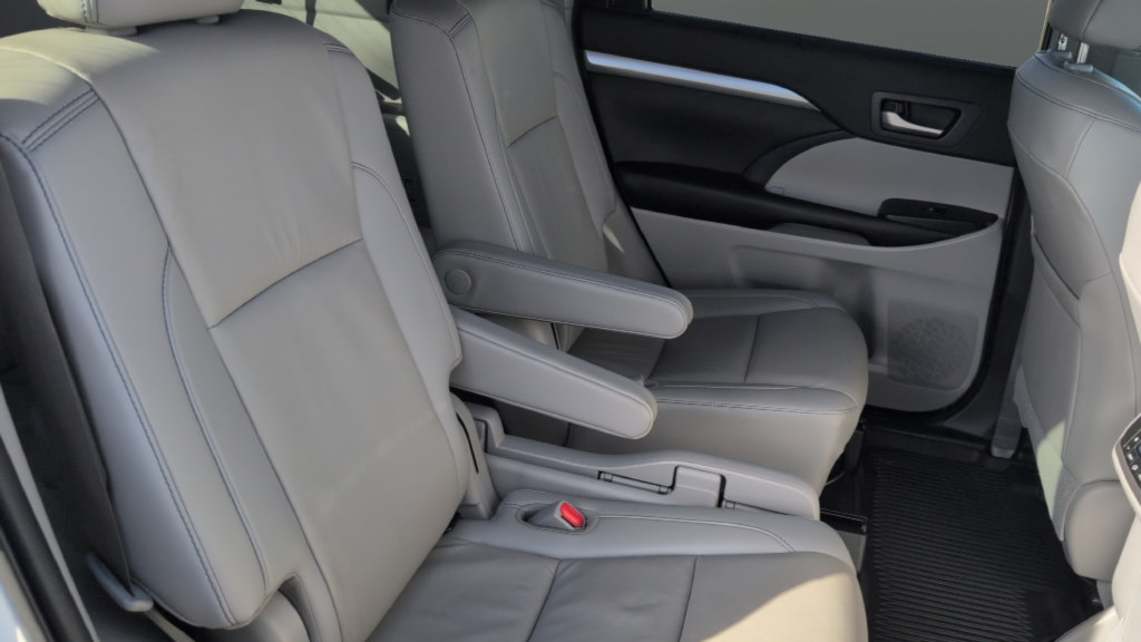 Used 2019 Toyota Highlander XLE AWD/4WD image 27