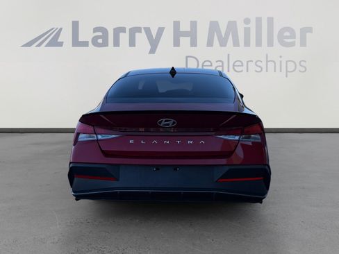 Used 2025 Hyundai Elantra Sport FWD image 4