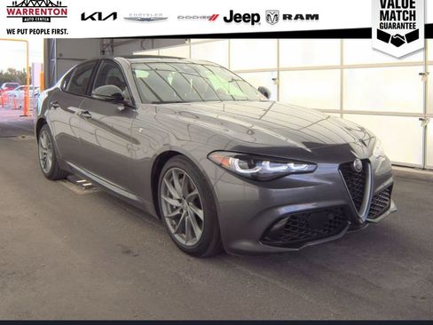 Used 2024 Alfa Romeo Giulia Ti AWD/4WD image 8
