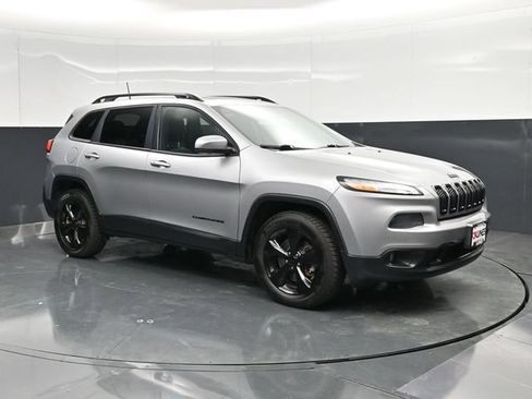 Used 2017 Jeep Cherokee High Altitude AWD/4WD image 3