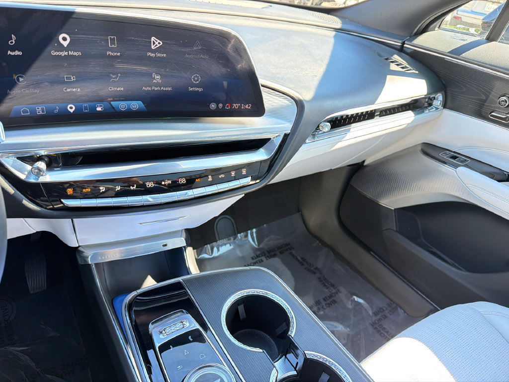 Used 2024 Cadillac Lyriq Luxury AWD/4WD image 27