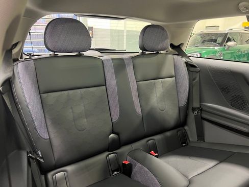 Certified 2025 MINI Cooper 2-Door Hardtop image 26