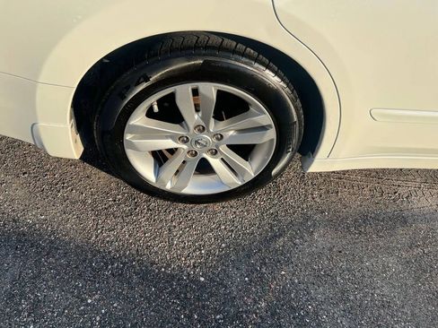 Used 2012 Nissan Altima 3.5 SR w/ Sport Pkg FWD image 17