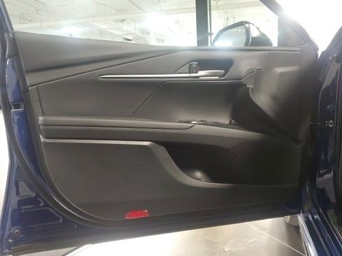 Used 2025 Toyota Camry SE image 12