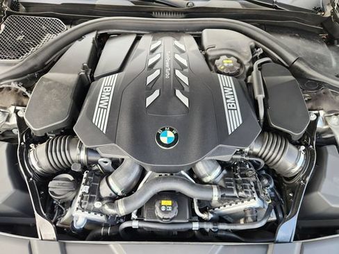 Used 2022 BMW 750i xDrive AWD/4WD image 29