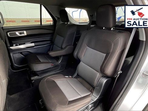 Used 2022 Ford Explorer XLT image 26