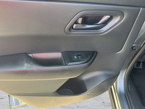 Used 2025 Nissan Rogue S AWD/4WD image 19