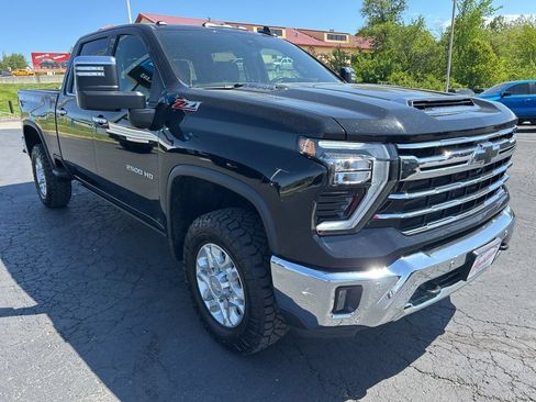Used 2024 Chevrolet Silverado 2500 LTZ w/ LTZ Convenience Package AWD/4WD image 5