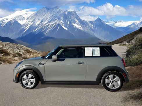 Used 2022 MINI Cooper 2-Door Hardtop image 2