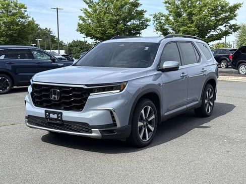 Used 2025 Honda Pilot Touring image 5