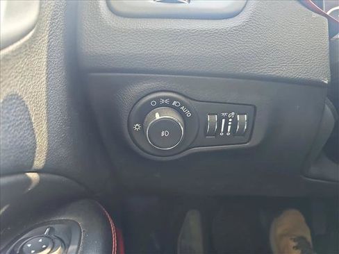 Used 2019 Jeep Compass Trailhawk w/ Cold Weather Group image 17