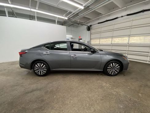 Used 2025 Nissan Altima 2.5 SV FWD image 7