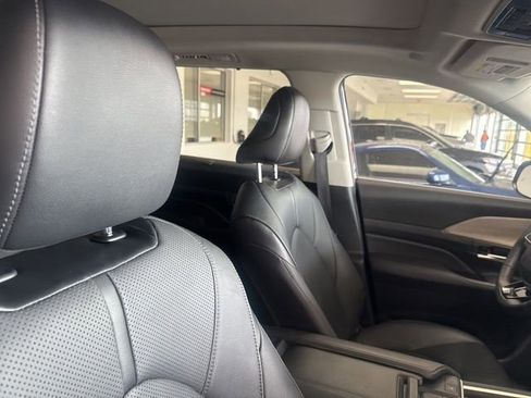 Used 2024 Toyota Grand Highlander Limited image 10