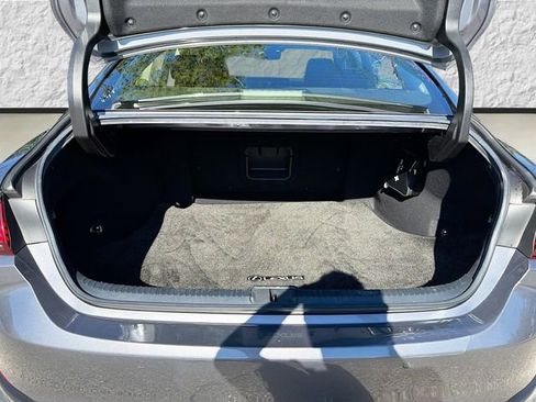 Used 2019 Lexus ES 300h w/ Premium Package image 11