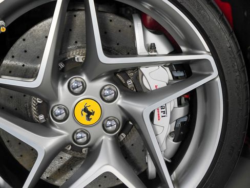 Used 2021 Ferrari F8 Tributo RWD image 19