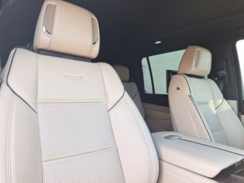Used 2022 Cadillac Escalade ESV Premium Luxury AWD/4WD image 32