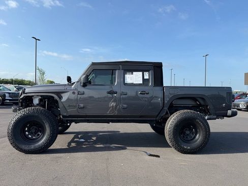 Used 2020 Jeep Gladiator Overland w/ Trailer Tow Package AWD/4WD image 8