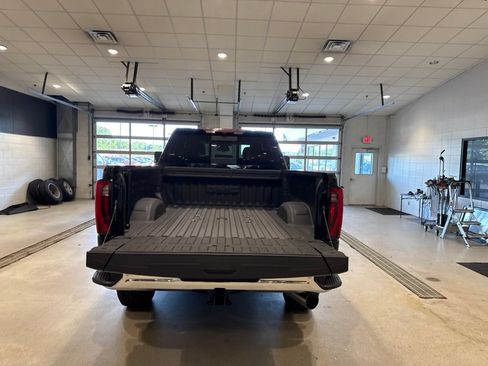 Used 2025 GMC Sierra 2500 SLT w/ SLT Premium Package AWD/4WD image 17