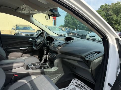 Used 2017 Ford Escape SE FWD image 19