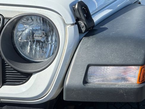 Used 2025 Jeep Gladiator Sport AWD/4WD image 49