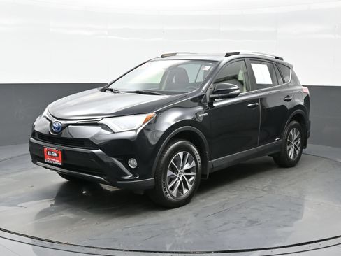 Used 2017 Toyota RAV4 XLE w/ All Weather Liner Package AWD/4WD image 2