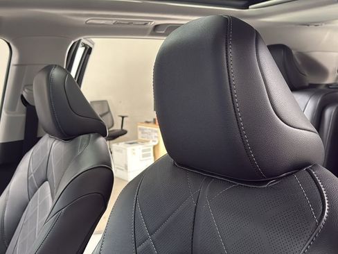 New 2026 Toyota Highlander Platinum image 21