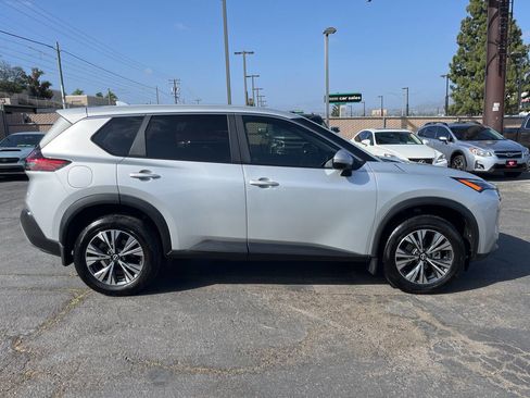 Used 2023 Nissan Rogue SV image 5