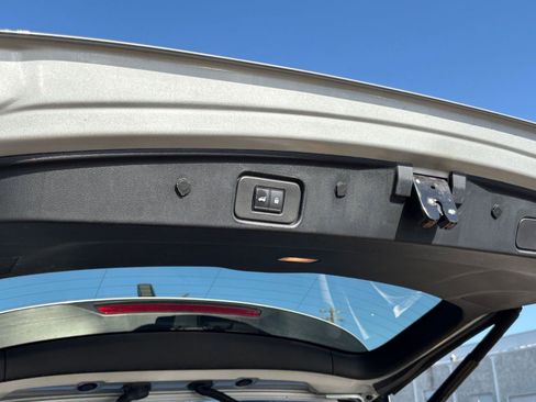 Used 2025 Nissan Pathfinder SV image 23