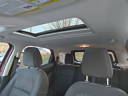 Used 2021 Ford EcoSport SE w/ SE Convenience Package image 23