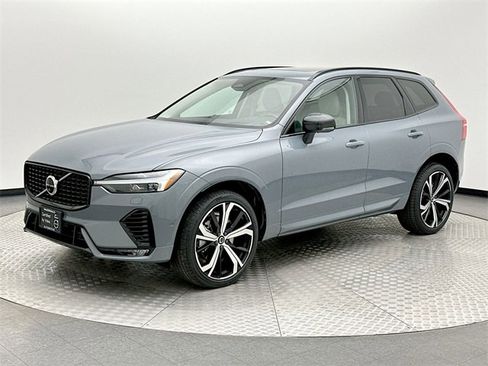 Certified 2023 Volvo XC60 B5 Ultimate w/ Climate Package image 1