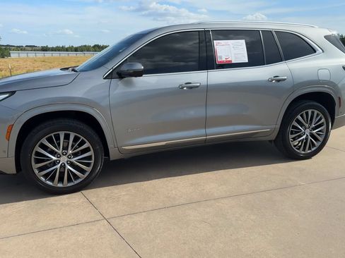 Used 2025 Buick Enclave Avenir w/ Super Cruise Package FWD image 5