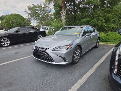 Used 2022 Lexus ES 300h w/ Premium Package FWD image 3