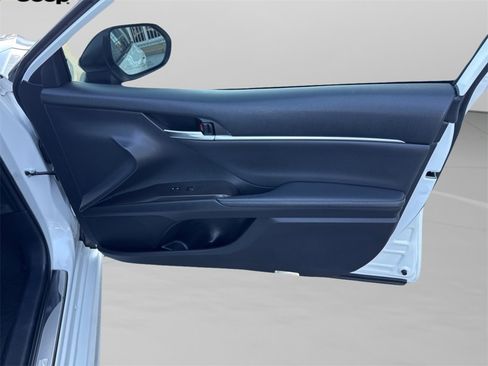 Used 2022 Toyota Camry XSE image 33
