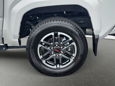 Used 2025 Toyota Tacoma TRD Sport AWD/4WD image 35