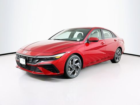 Used 2025 Hyundai Elantra SEL FWD image 3