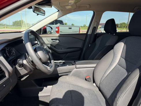 Used 2021 Nissan Rogue SV FWD image 12
