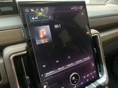 Used 2025 GMC Yukon XL Denali Ultimate w/ LPO, Floor Liner Package AWD/4WD image 28