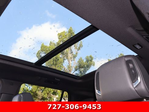 Used 2022 Cadillac Escalade Premium Luxury w/ Performance Package image 5